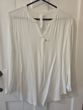 Women's Cream Split-Neck Long-Sleeve Top